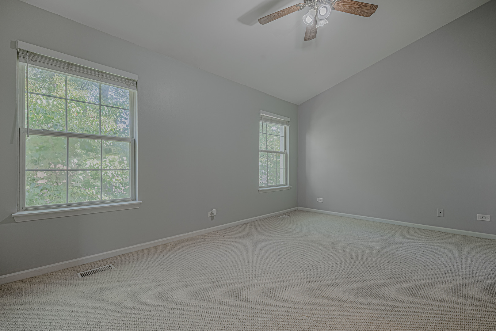 1069 Talbots Lane Property Photo 15