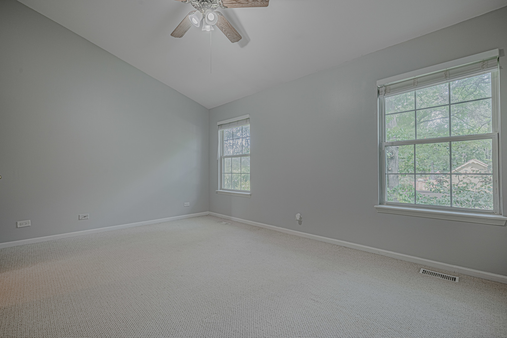 1069 Talbots Lane Property Photo 16