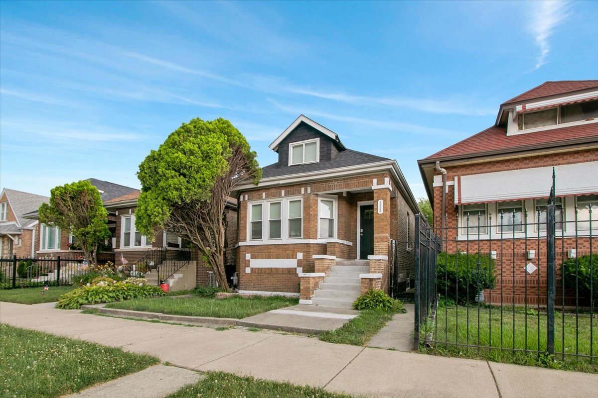 7320 S Oakley Avenue Property Photo 3