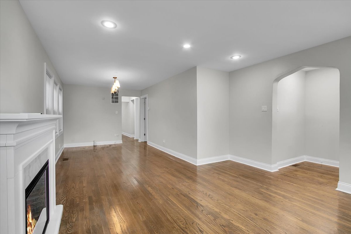 7320 S Oakley Avenue Property Photo 5