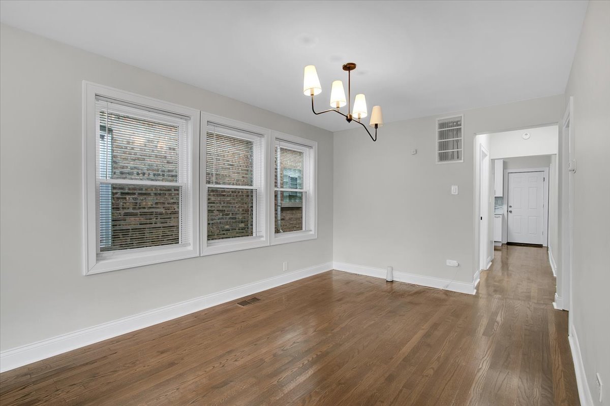 7320 S Oakley Avenue Property Photo 6