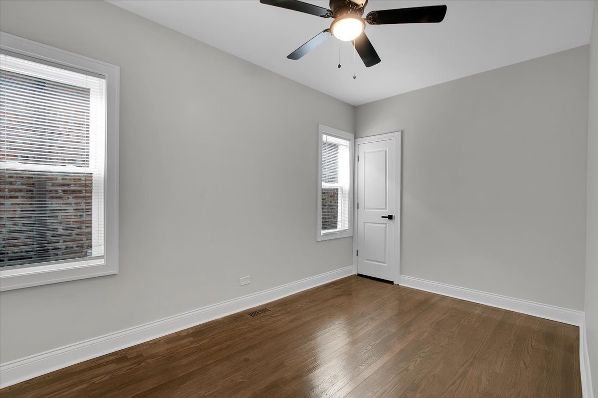 7320 S Oakley Avenue Property Photo 9