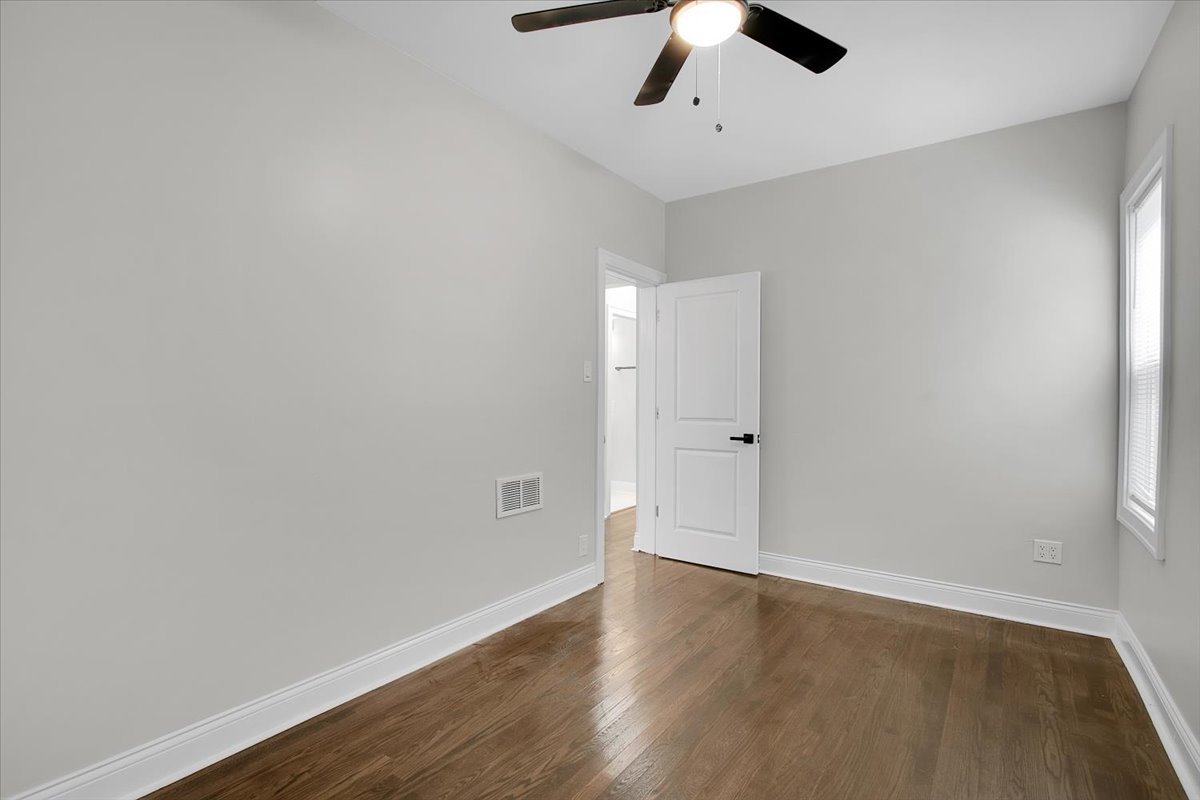 7320 S Oakley Avenue Property Photo 10