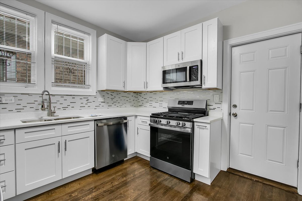 7320 S Oakley Avenue Property Photo 13