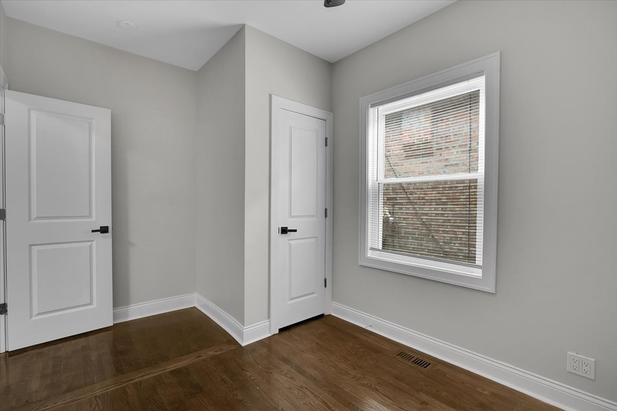 7320 S Oakley Avenue Property Photo 16