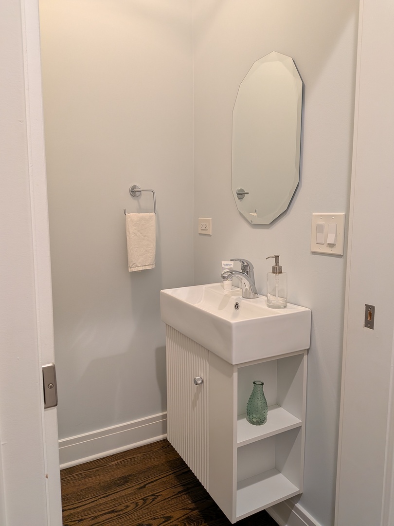 2741 Lincolnwood Drive Property Photo 17