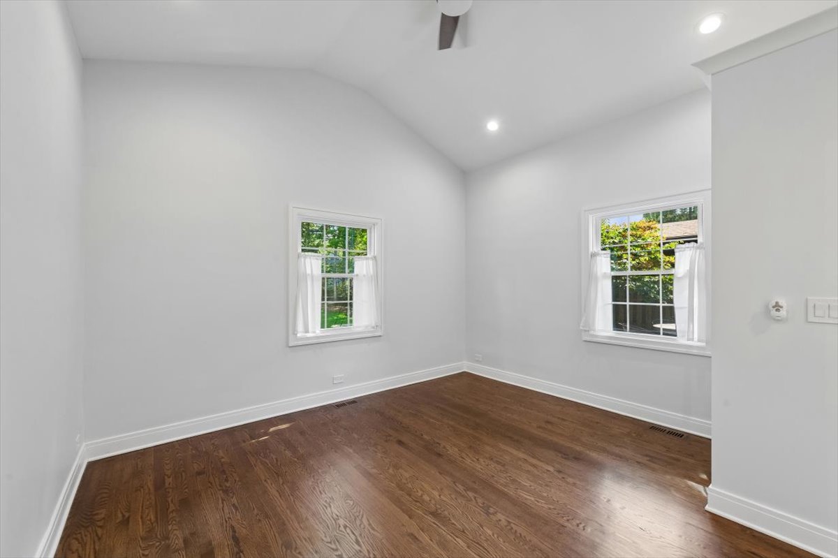 2741 Lincolnwood Drive Property Photo 20