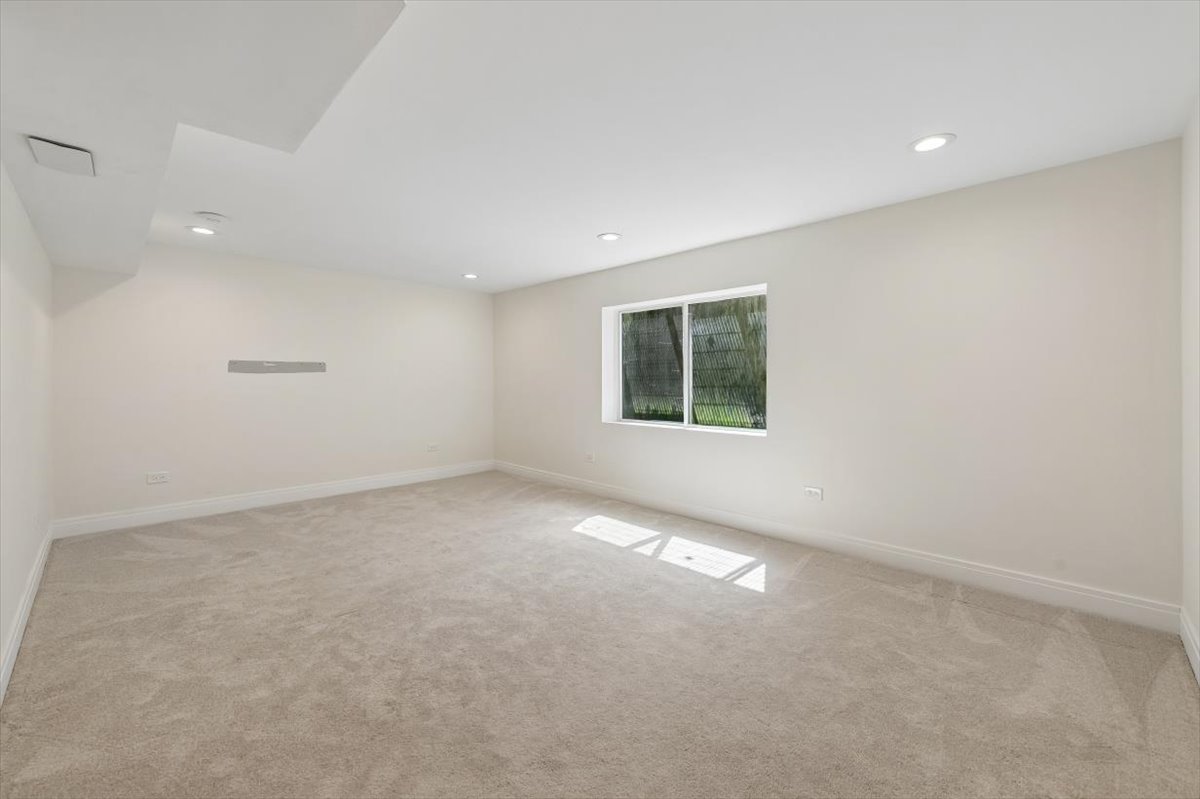 2741 Lincolnwood Drive Property Photo 35