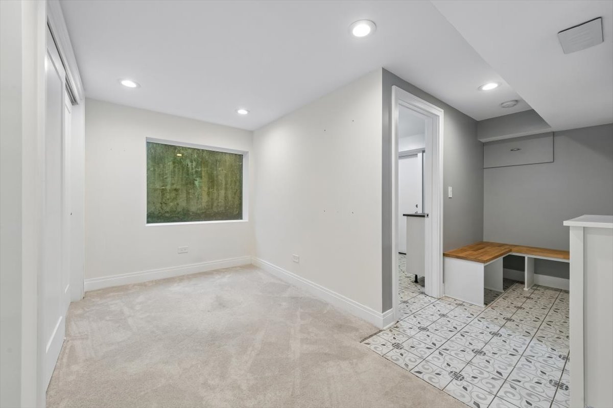 2741 Lincolnwood Drive Property Photo 37