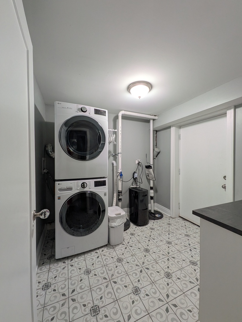 2741 Lincolnwood Drive Property Photo 41
