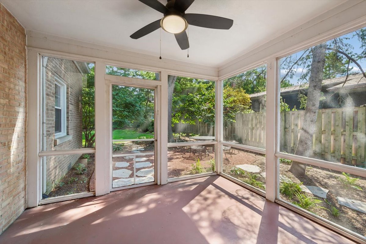 2741 Lincolnwood Drive Property Photo 44