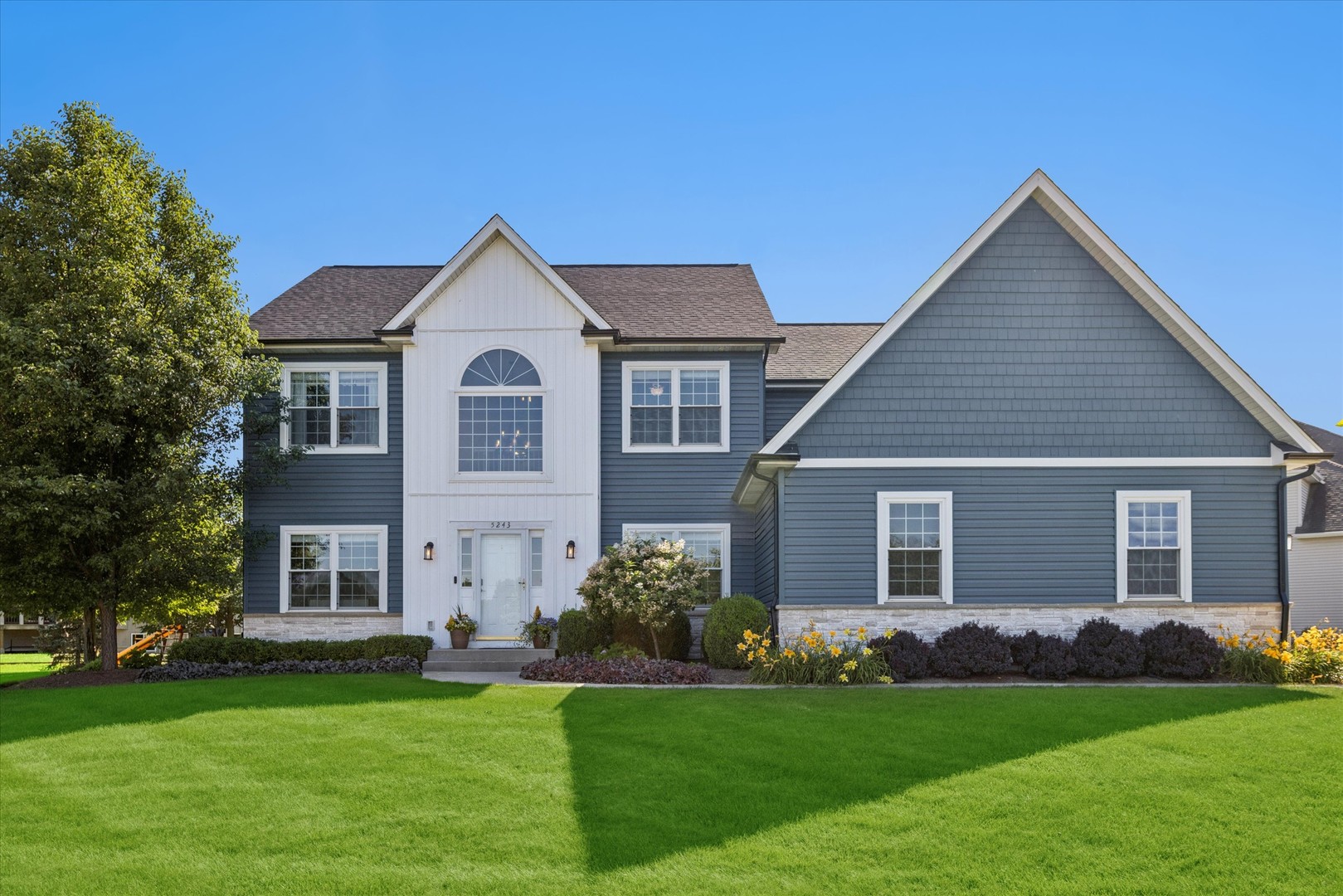 5243 Greenshire Circle Property Photo 1