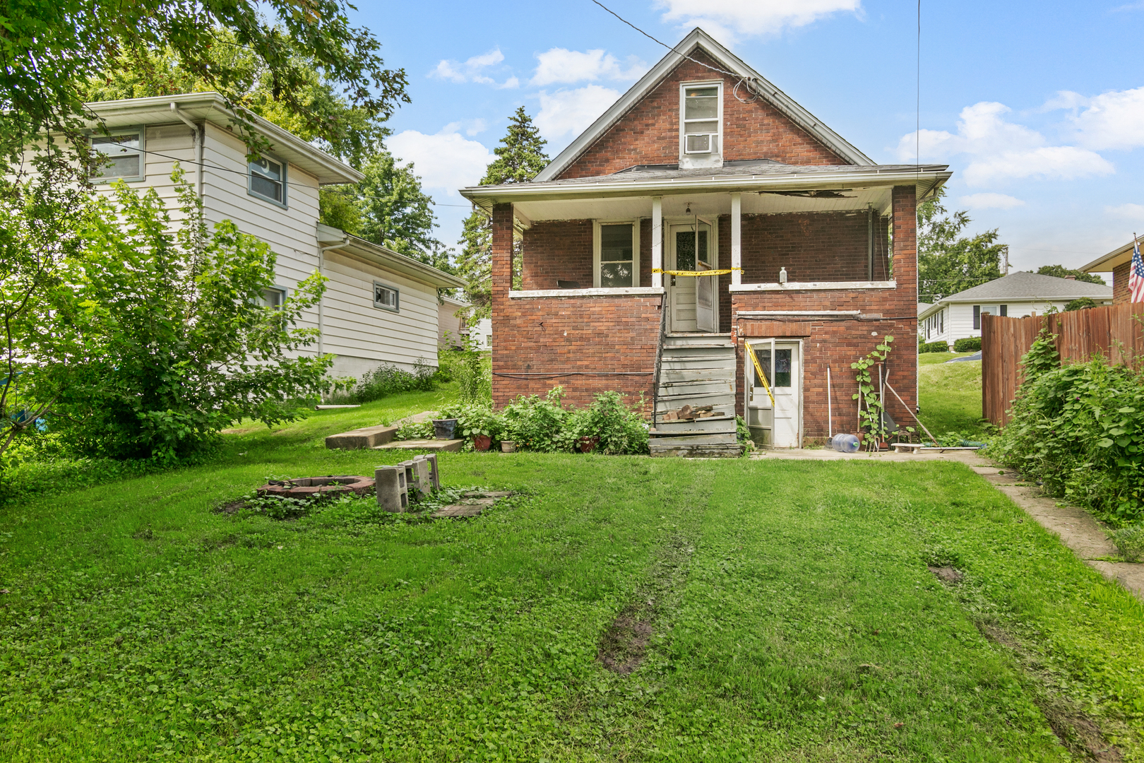 1716 N Hickory Street Property Photo 3