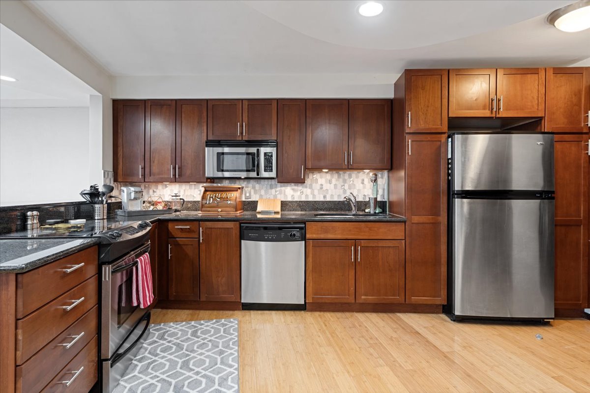 300 N State Street 3206 Property Photo 4