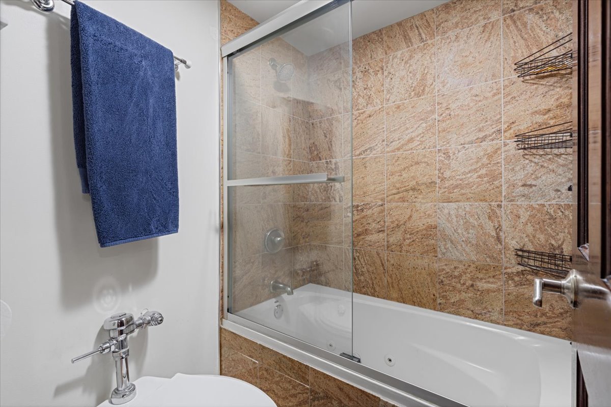 300 N State Street 3206 Property Photo 14