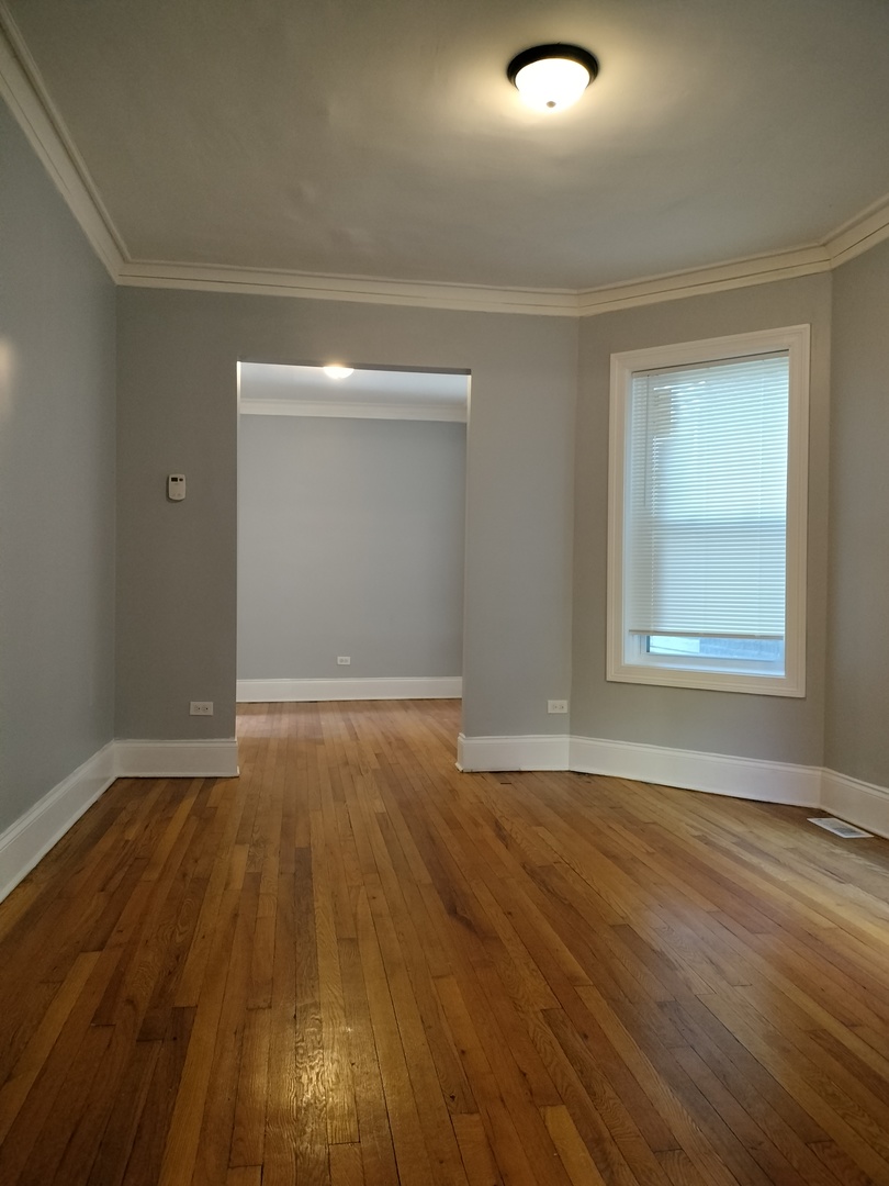 7408 S Eberhart Avenue 1r Property Photo 2