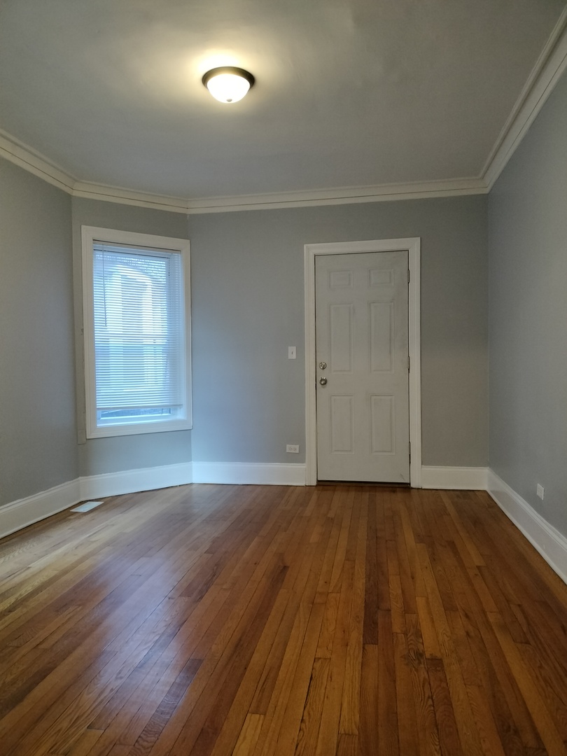 7408 S Eberhart Avenue 1r Property Photo 3