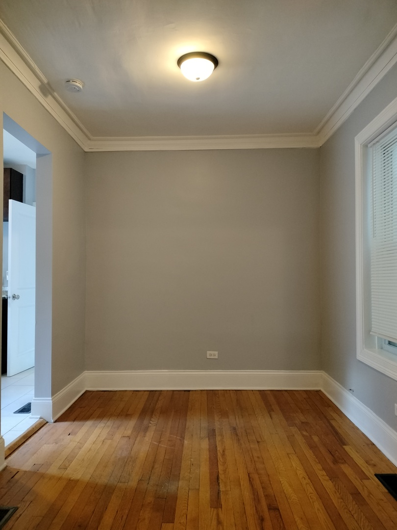 7408 S Eberhart Avenue 1r Property Photo 4