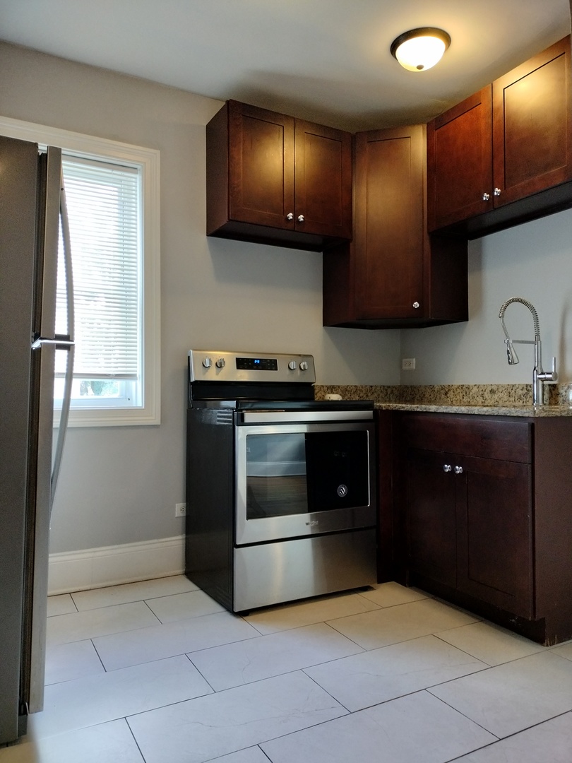 7408 S Eberhart Avenue 1r Property Photo 6