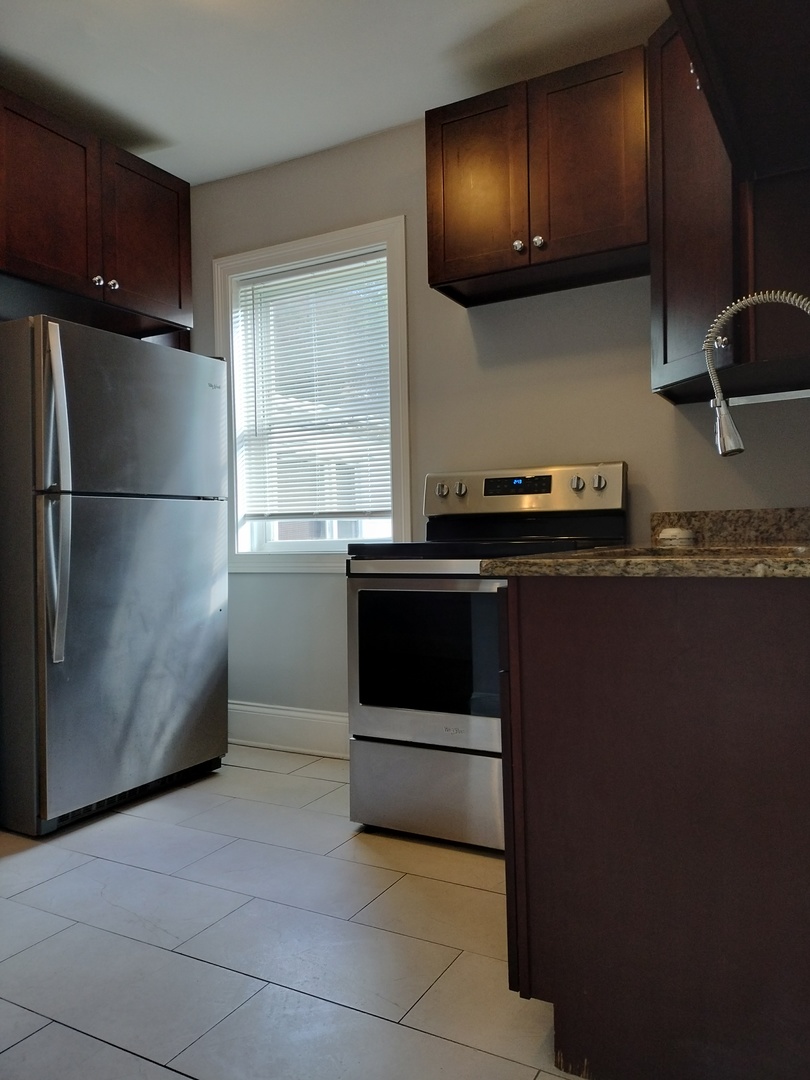 7408 S Eberhart Avenue 1r Property Photo 7