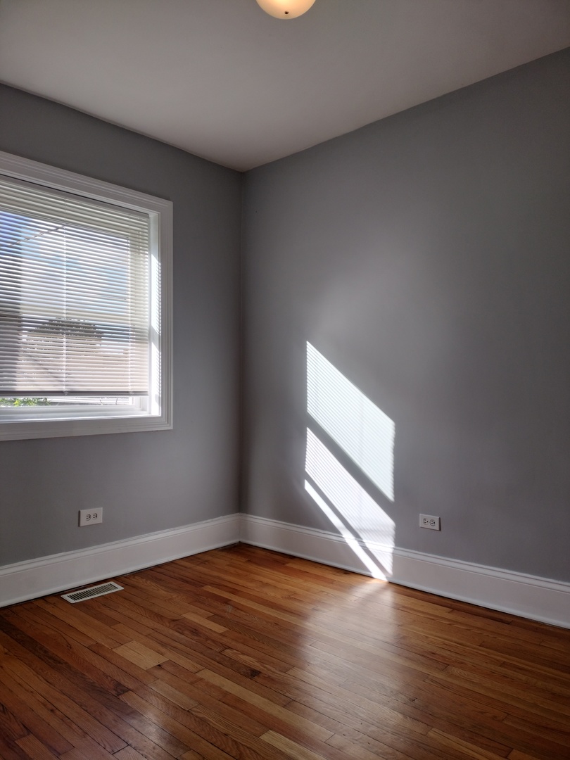 7408 S Eberhart Avenue 1r Property Photo 8