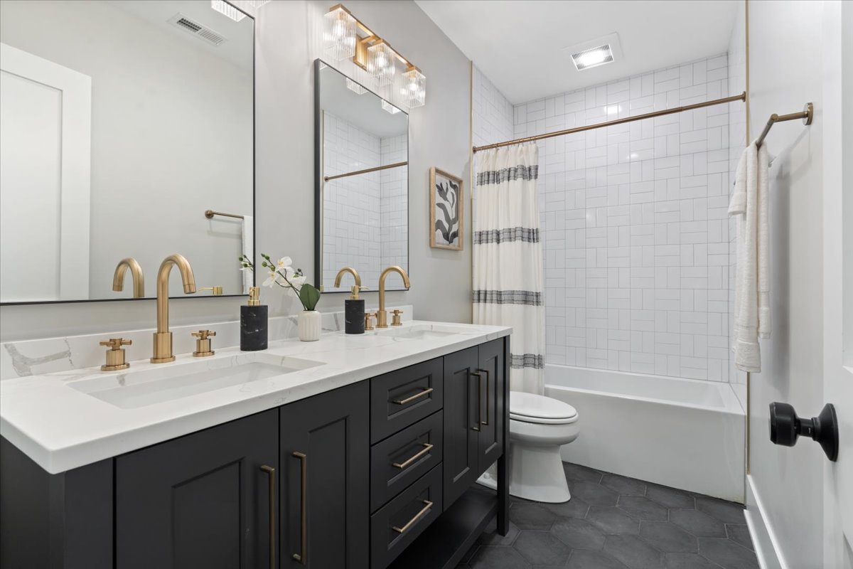 1454 W Diversey Parkway 1 Property Photo 24