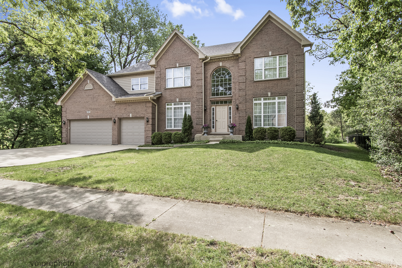 591 W Rosiland Drive