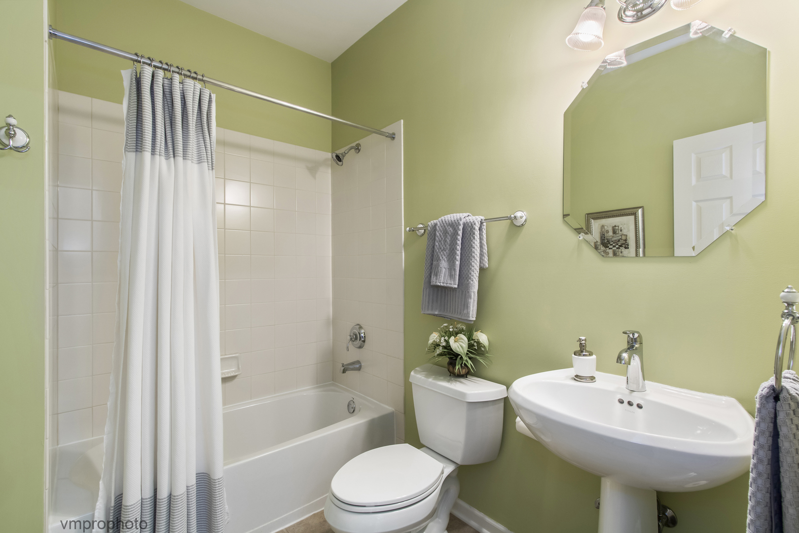 591 W Rosiland Drive Property Photo 15