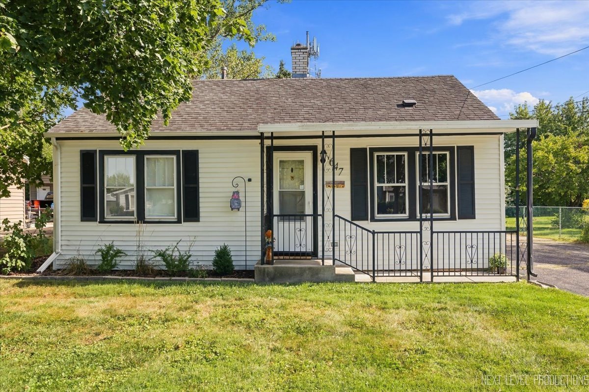647 E Prairie Avenue Property Photo 1