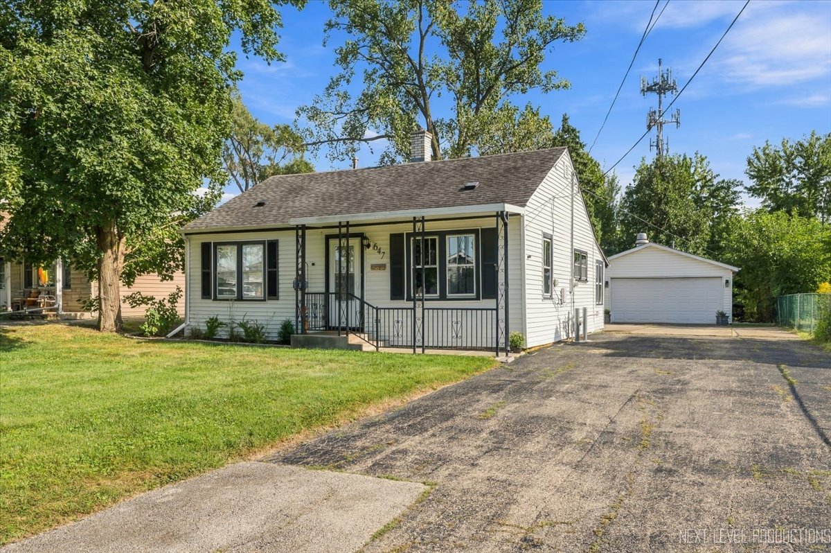 647 E Prairie Avenue Property Photo 2