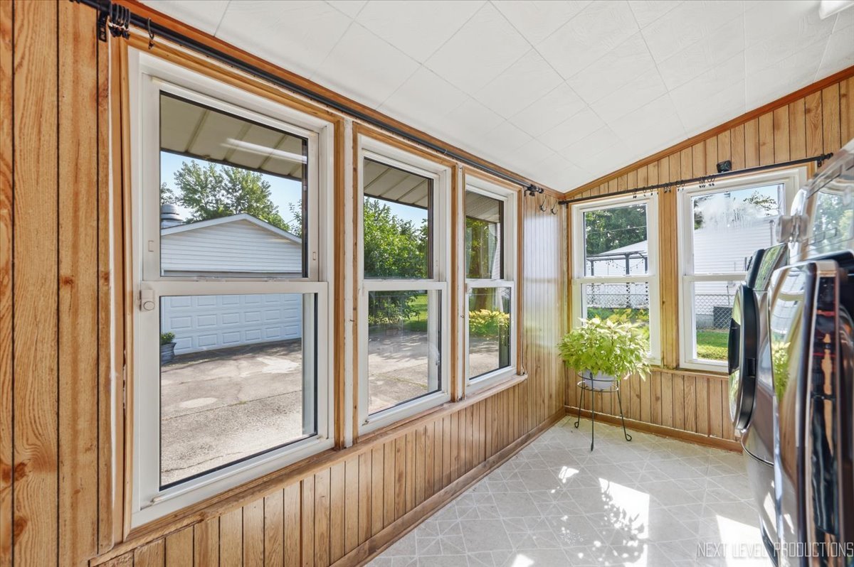 647 E Prairie Avenue Property Photo 18