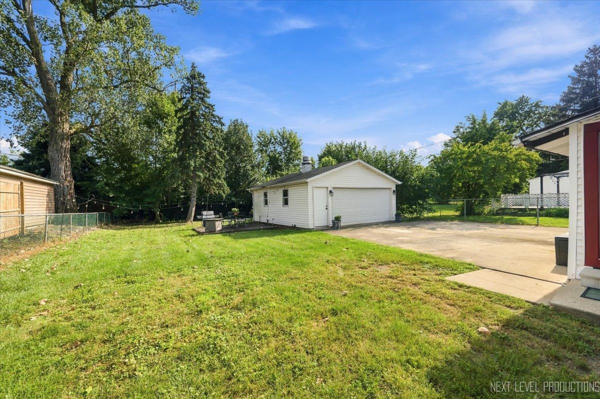 647 E Prairie Avenue Property Photo 20