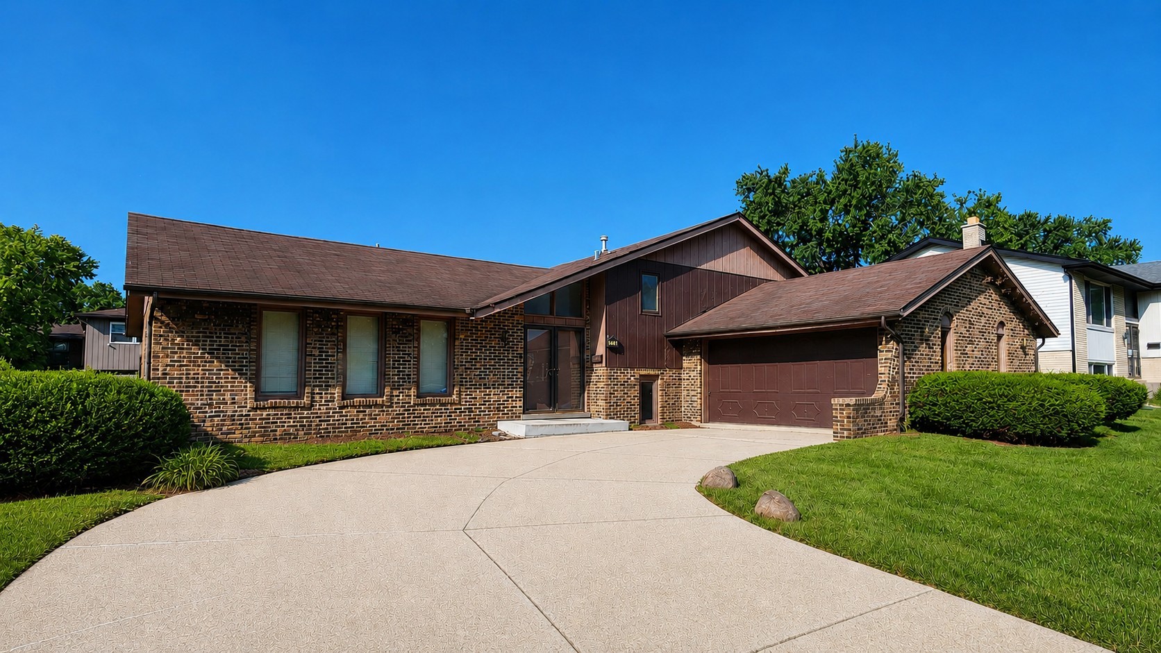 715 E 193rd Place Property Photo 2