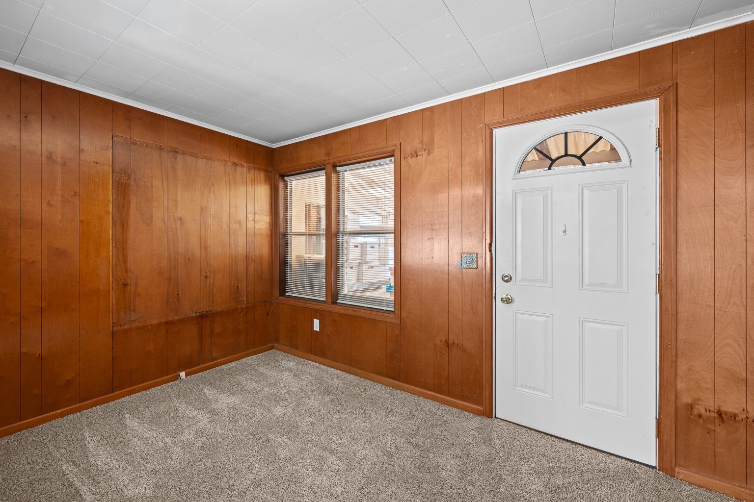 101 E 7th Street Property Photo 14