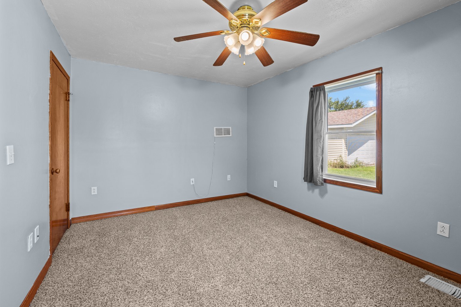 101 E 7th Street Property Photo 17