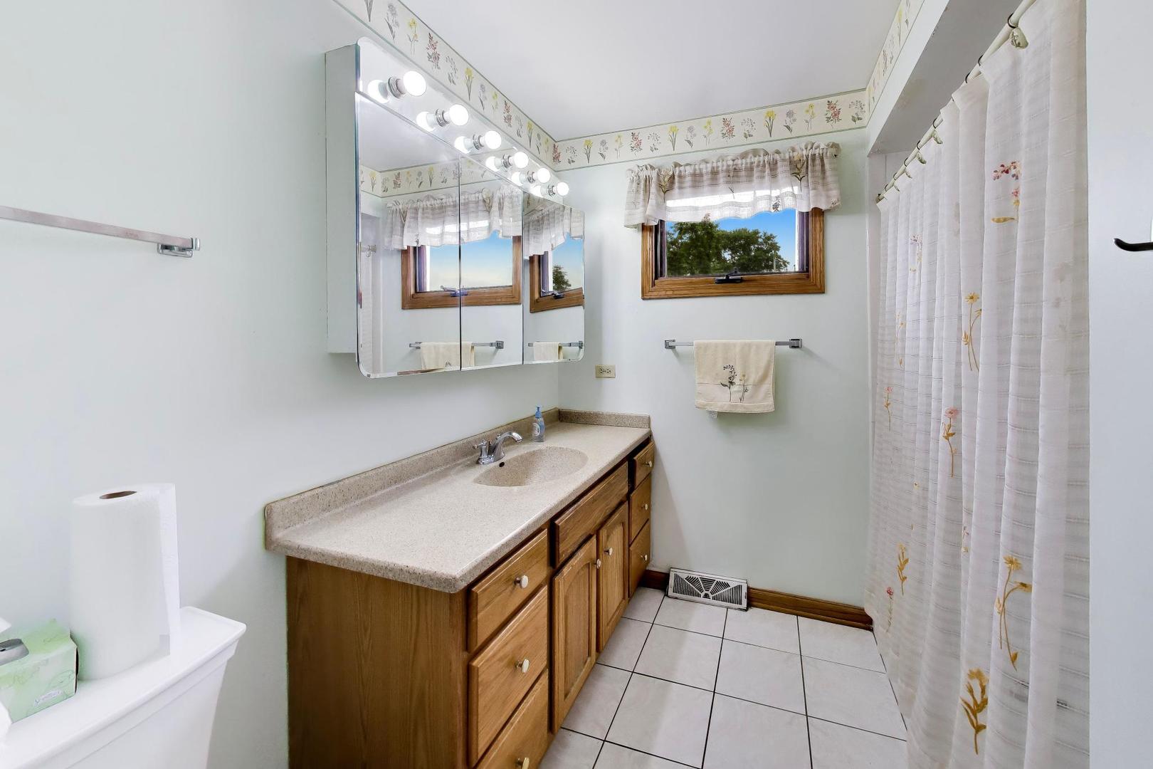 4332 W 118th Place Property Photo 12