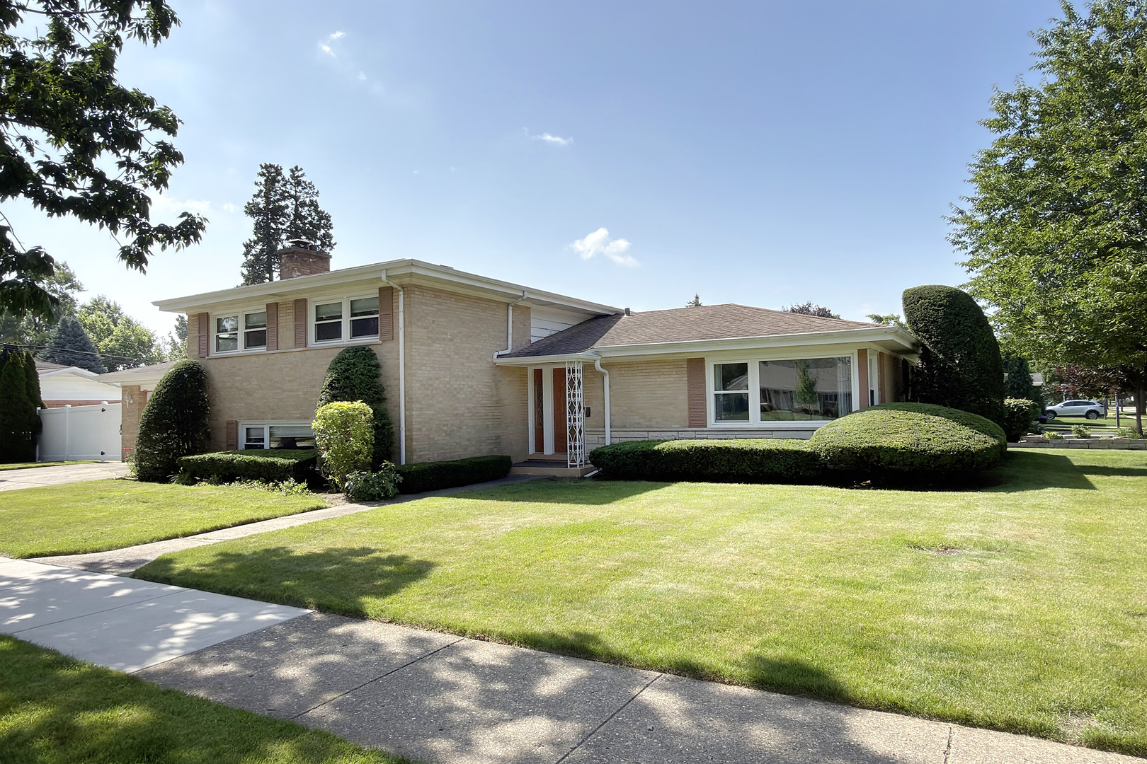 801 S See Gwun Avenue Property Photo 1