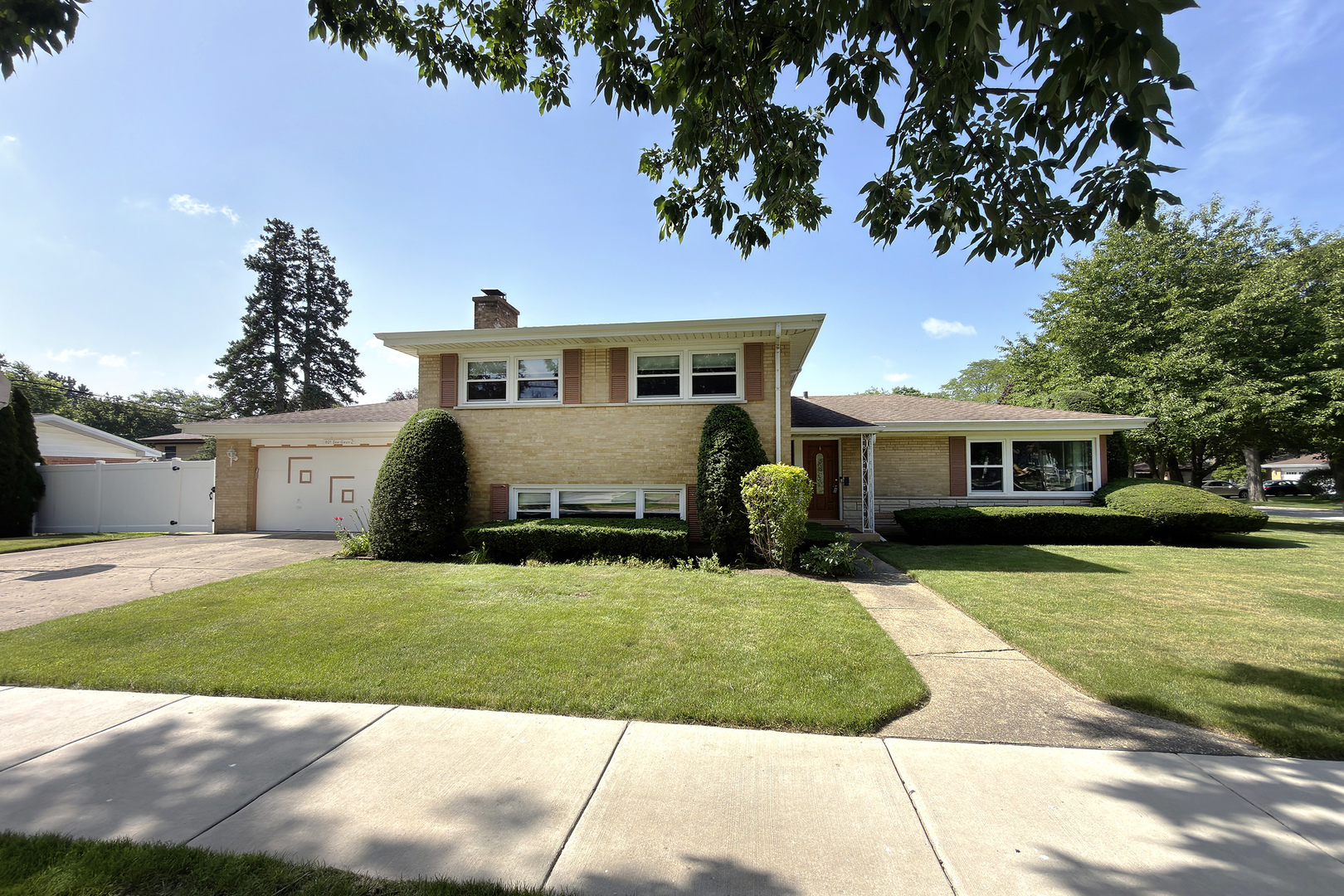 801 S See Gwun Avenue Property Photo 2
