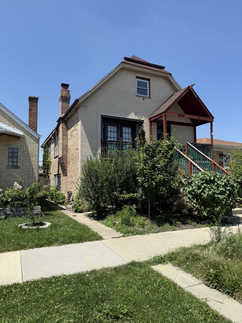 4256 N Meade Avenue Property Photo 1