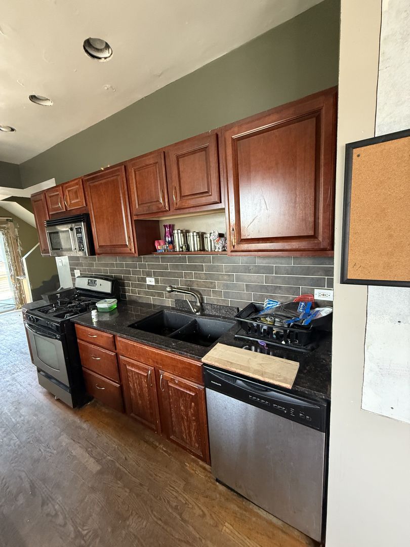 4256 N Meade Avenue Property Photo 8