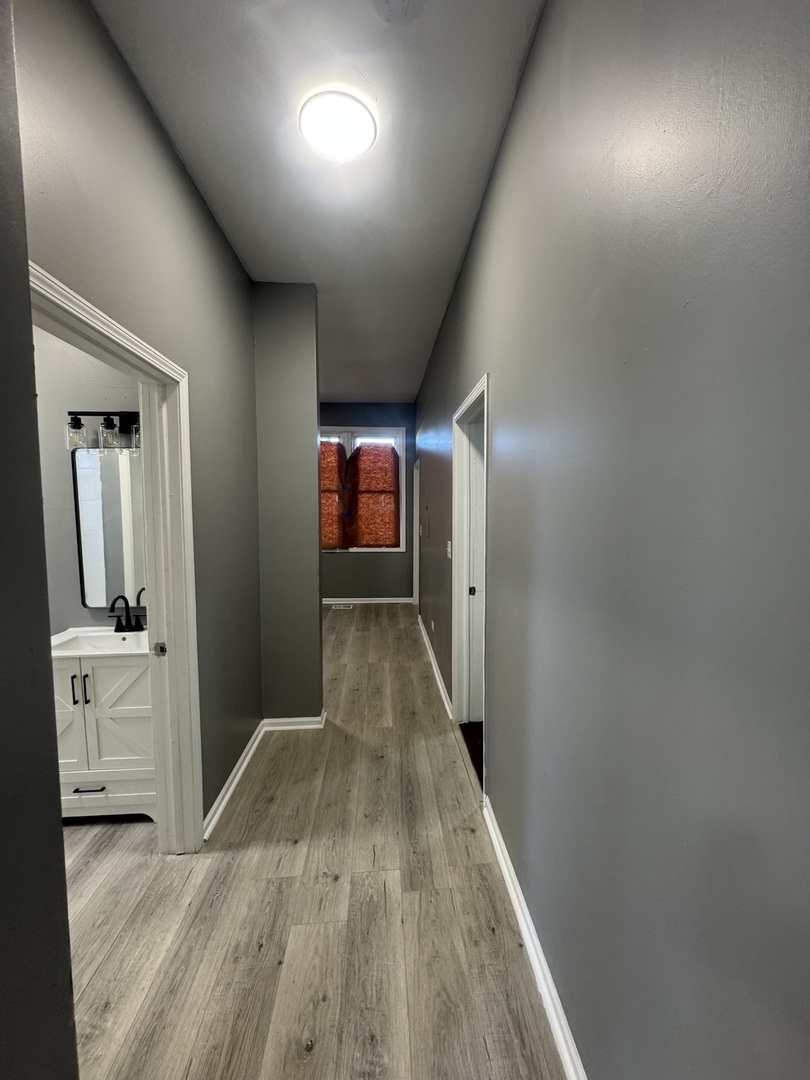 720 W 61st Street Property Photo 6
