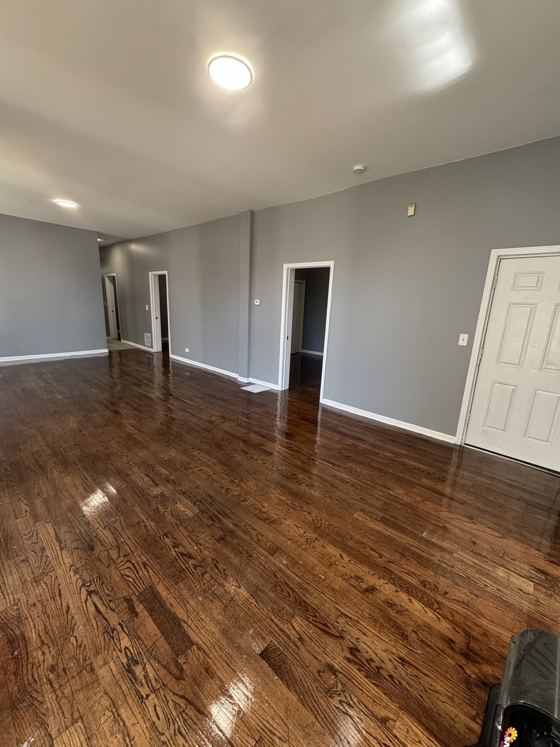 720 W 61st Street Property Photo 9