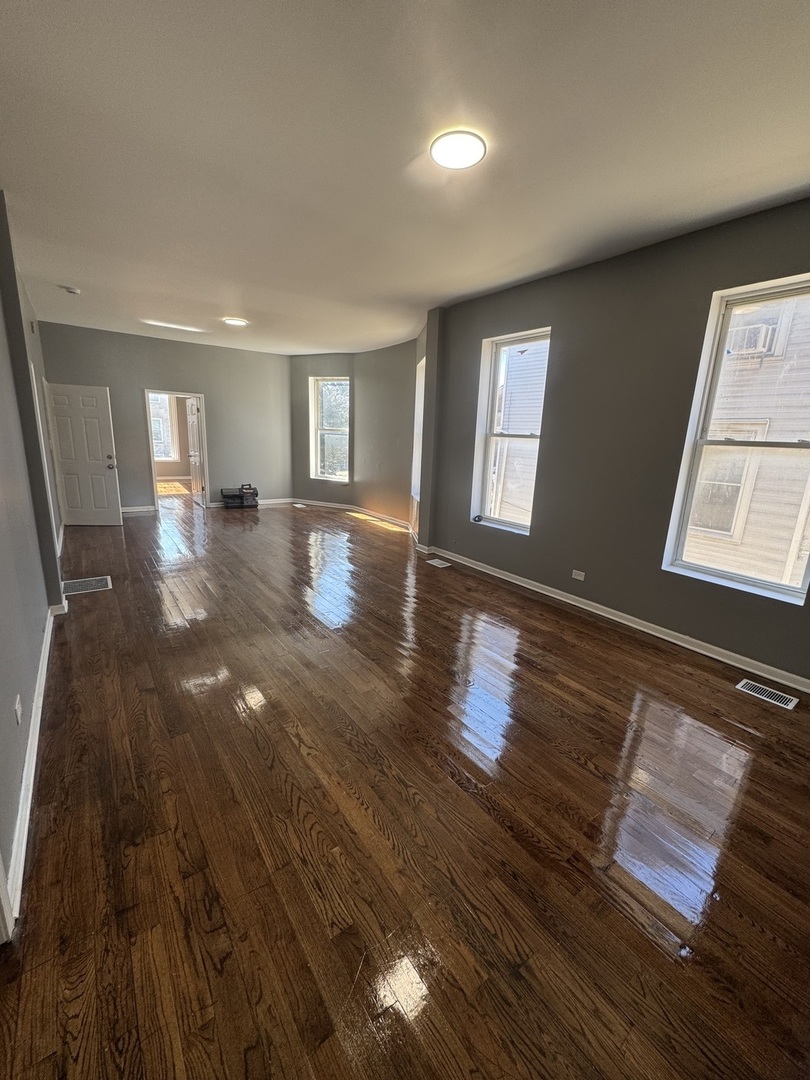 720 W 61st Street Property Photo 11