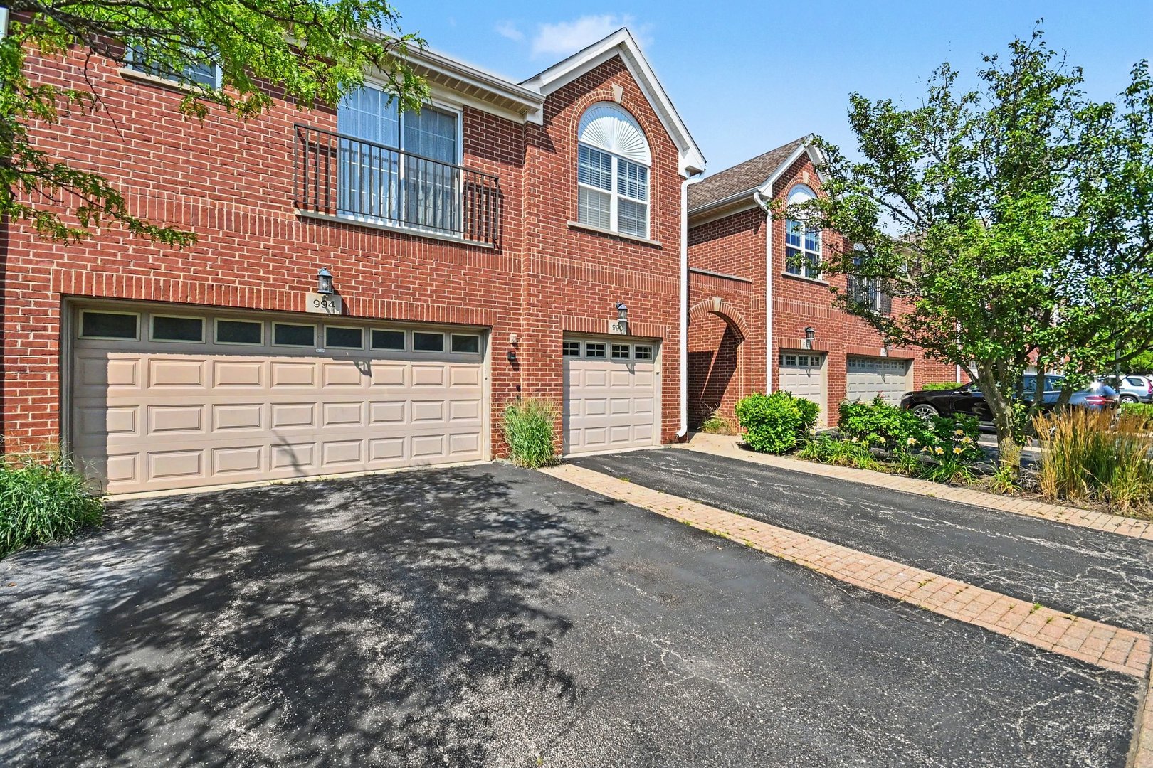994 Kensington Drive Property Photo 3