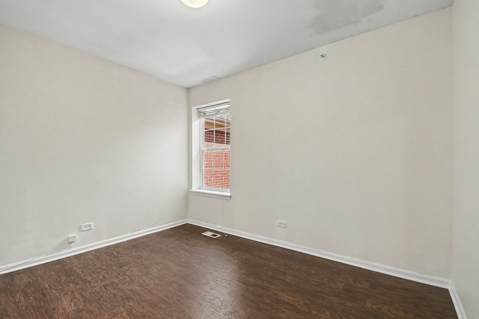 994 Kensington Drive Property Photo 14