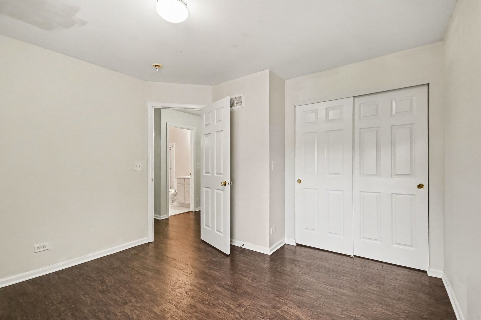 994 Kensington Drive Property Photo 15