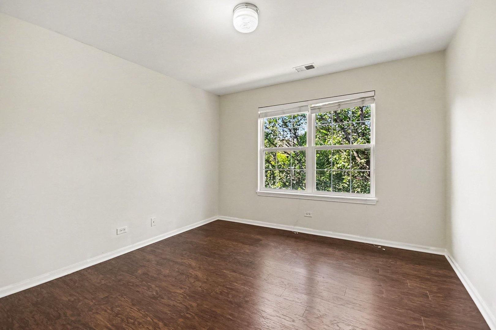 994 Kensington Drive Property Photo 17