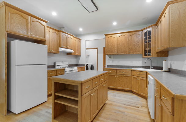 945 Kingston Street Property Photo 10