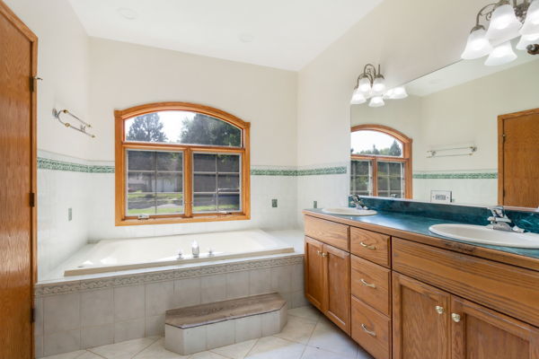 945 Kingston Street Property Photo 15
