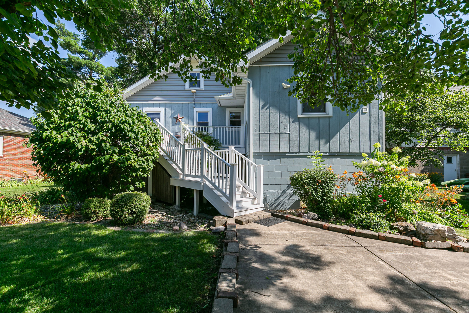 1703 S Shore Drive Property Photo 1